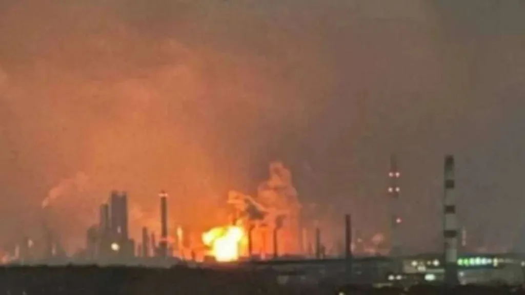 Удари дронів вивели з ладу понад 13% російських нафтопереробних заводів: наслідки для економіки РФ