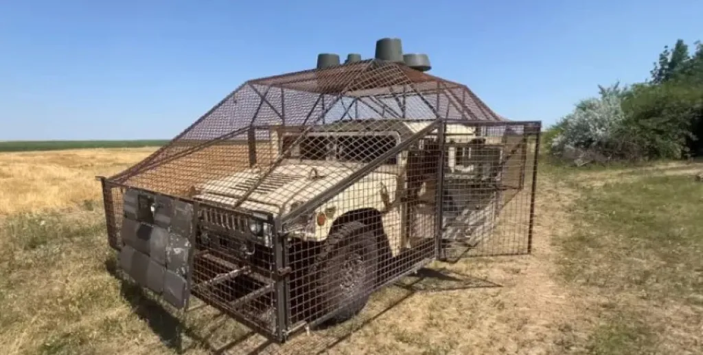 Українські військові модернізували HMMWV: захист від FPV-дронів і потужна система РЕБ