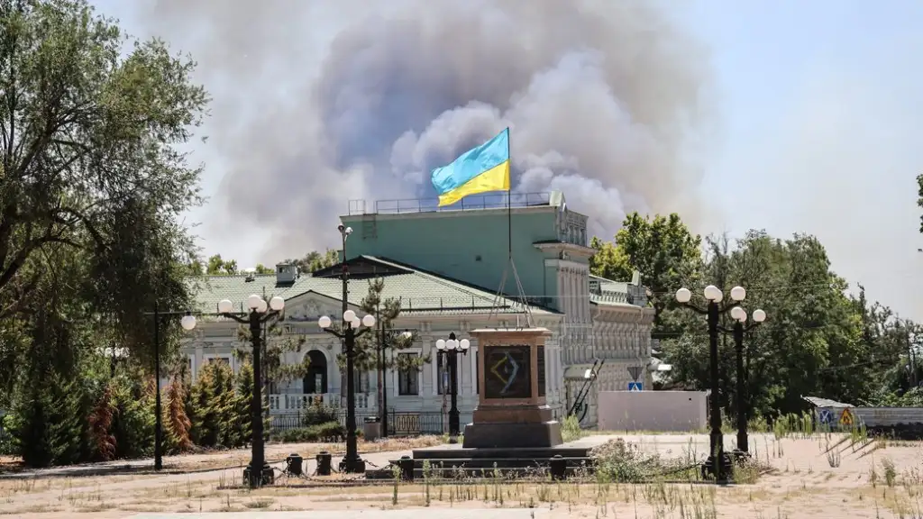 Херсонщина задихається від диму: у повітрі перевищення шкідливих речовин, радіаційний фон стабільний