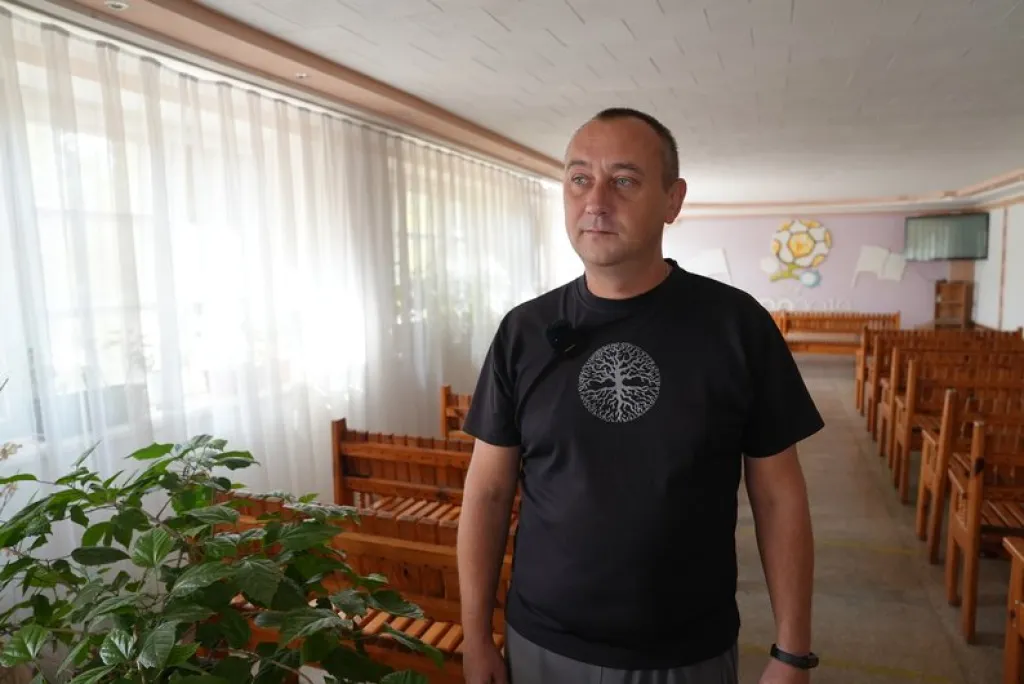 Переселенці з мікрорайону Корабел у Херсоні облаштовуються в шелтерах після евакуації