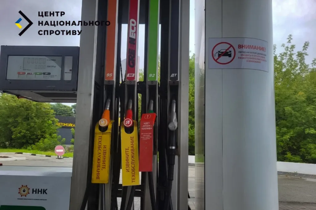 На окупованій Херсонщині готують обмеження на пальне, а в Криму обіцяють стабілізацію лише наприкінці жовтня