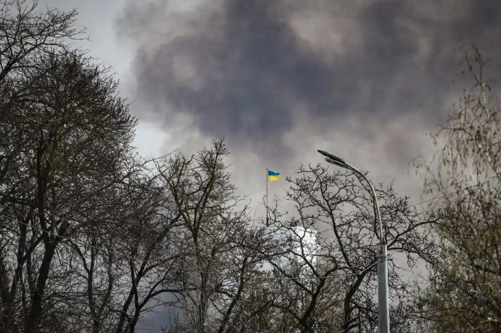 Задимлене небо і токсичний сморід: як війна псує повітря у Херсоні