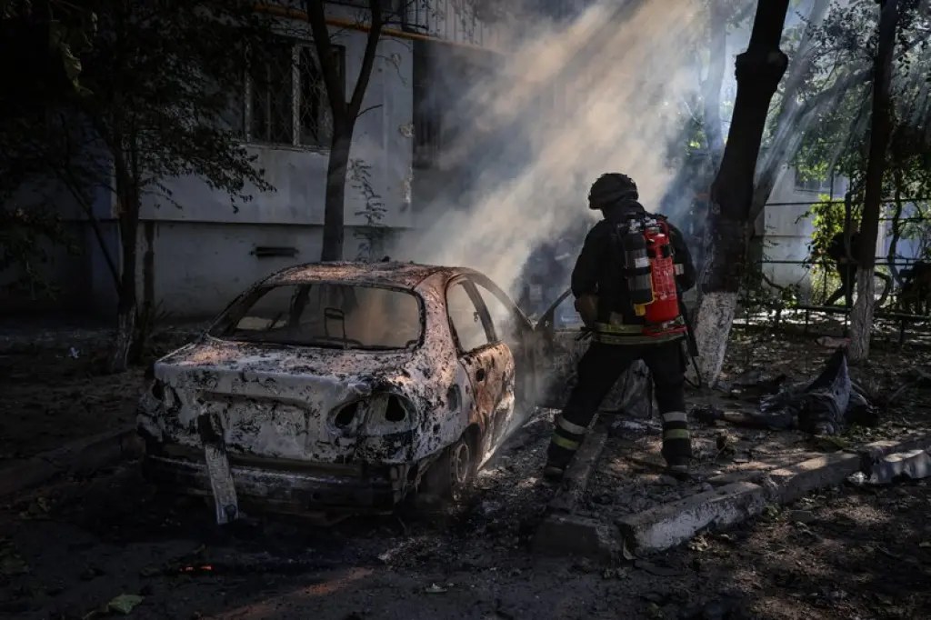 Задимлене небо і токсичний сморід: як війна псує повітря у Херсоні Задимлене небо і токсичний сморід: як війна псує повітря у Херсоні