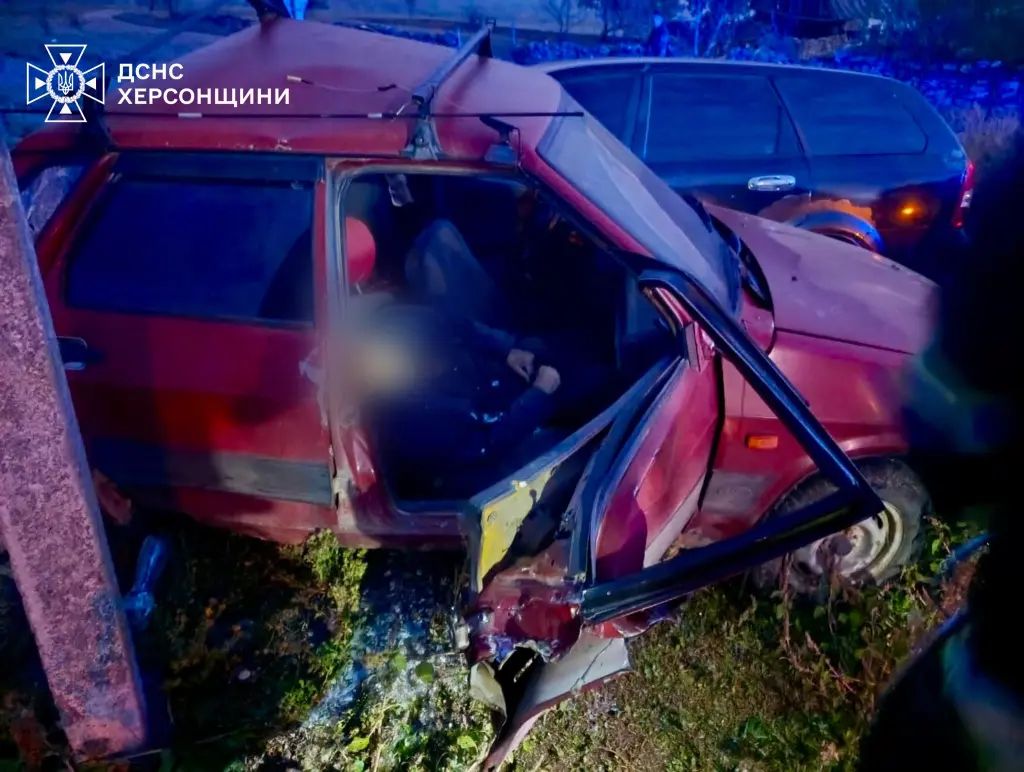 Смертельна аварія на Херсонщині: у Малій Олександрівці зіштовхнулись два легковики Смертельна аварія на Херсонщині: у Малій Олександрівці зіштовхнулись два легковики
