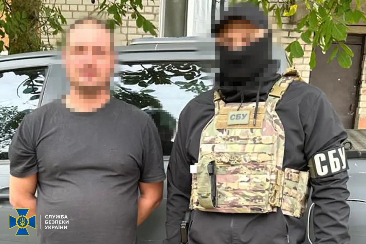 СБУ затримала колишнього охоронця російської катівні, що діяла під час окупації Херсона
