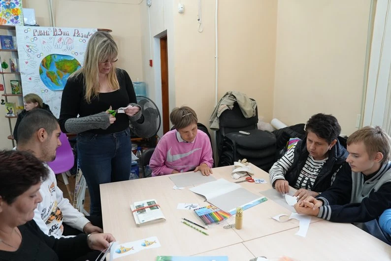 Творчість, навчання і підтримка: як у прифронтовому Херсоні працює інклюзивний простір при бібліотеці