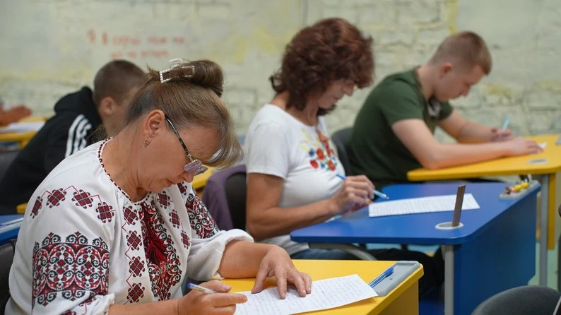 «Треба жити!» — як на Херсонщині писали Радіодиктант національної єдності 2025 року