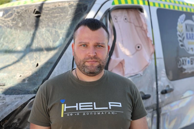 У Києві показали понівечену автівку волонтерів з Херсонщини, яку атакував російський дрон
