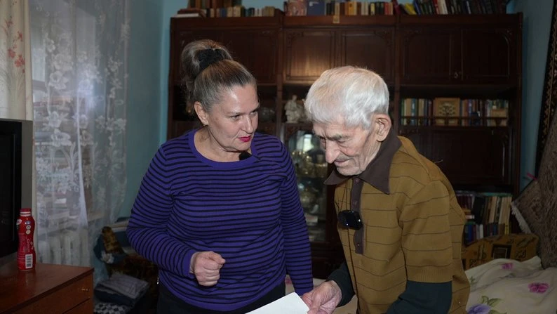 Під обстрілами, але з добром у серці: як херсонські соцпрацівники допомагають самотнім людям