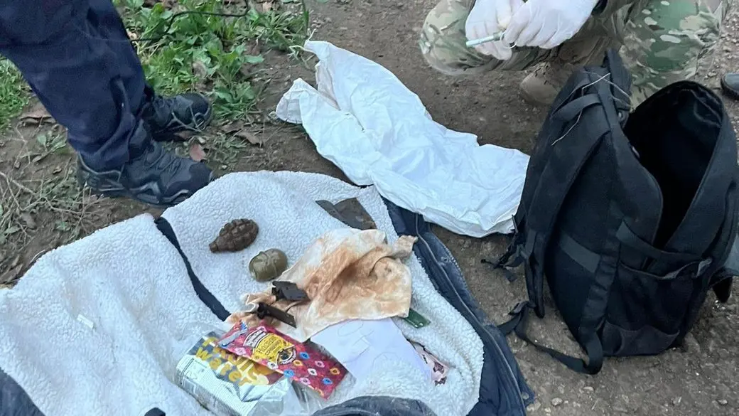 На Херсонщині чоловік підірвав племінника: поліція вилучила бойові гранати
