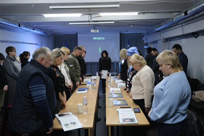 У Херсоні представили четвертий том книги “Хронологія мужності” з історіями полеглих захисників