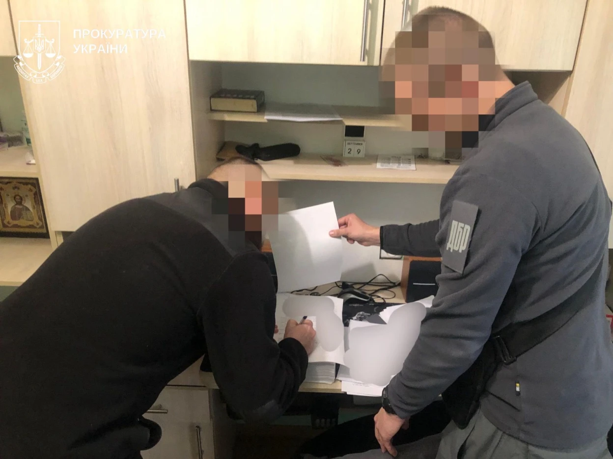 На Херсонщині викрили поліцейського, причетного до схеми з продажу водійських прав