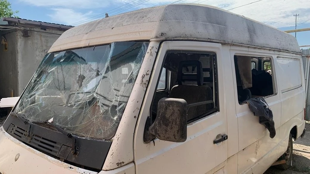 На в’їзді до Нововоронцовки російський дрон уразив комунальне авто: один загиблий, один поранений