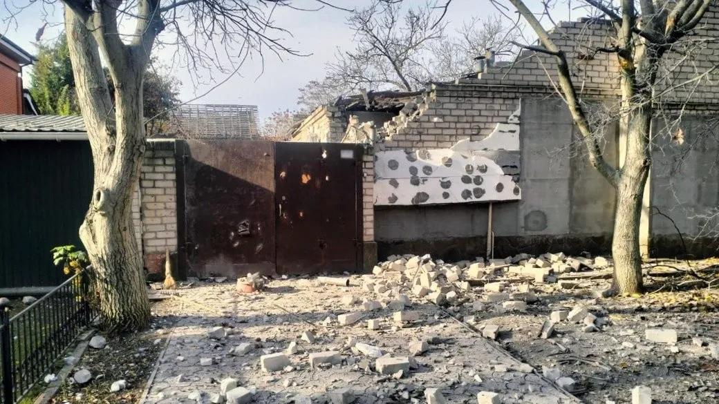У Корабельному районі Херсона після ранкового обстрілу постраждала 17-річна мешканка
