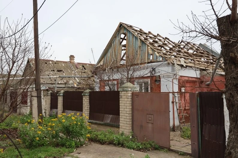 “Сиділи у хаті й боялися вийти”: як херсонці пережили новий обстріл Дніпровського району
