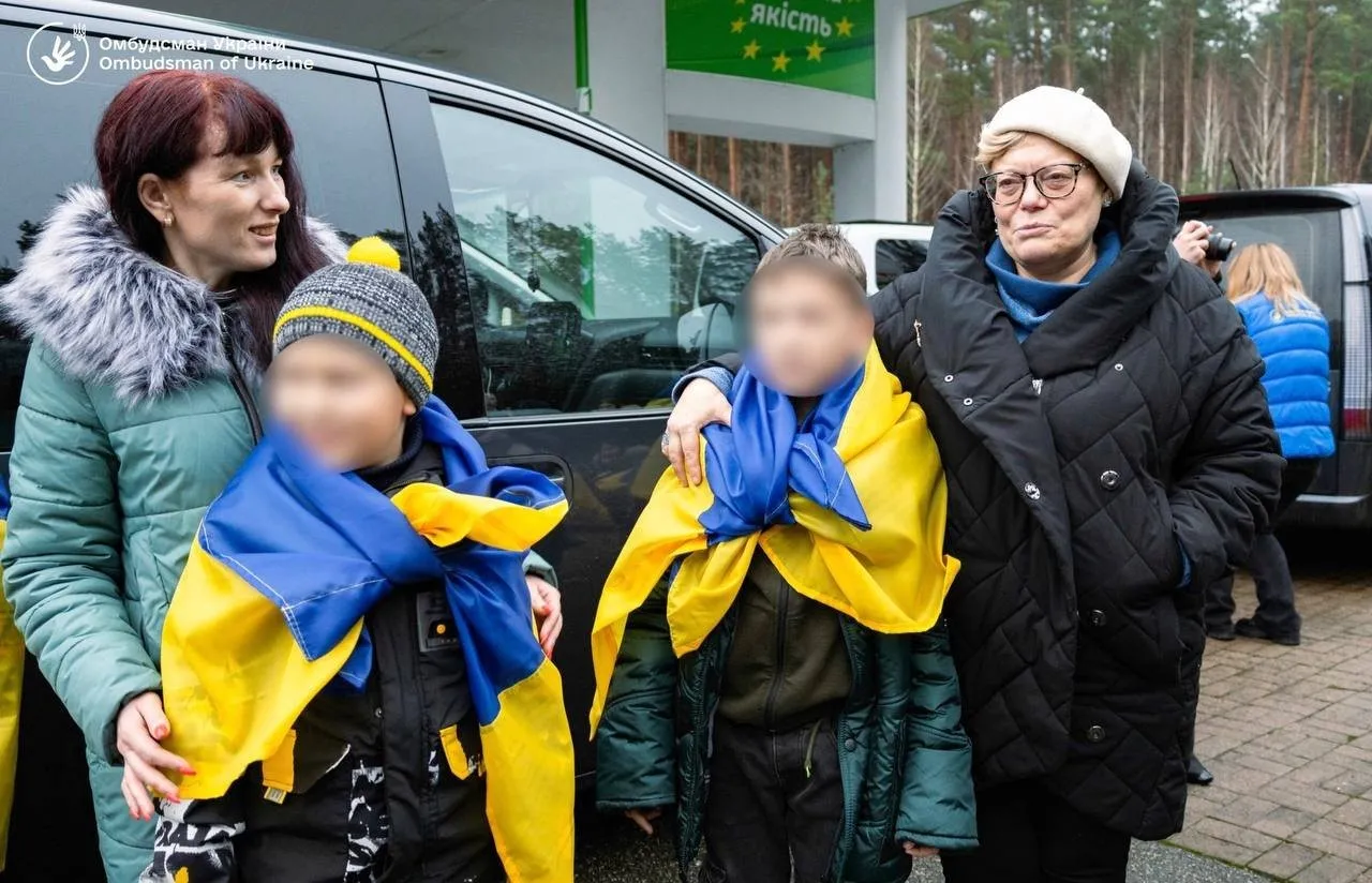 Перед святом Миколая додому повернулися семеро українських дітей