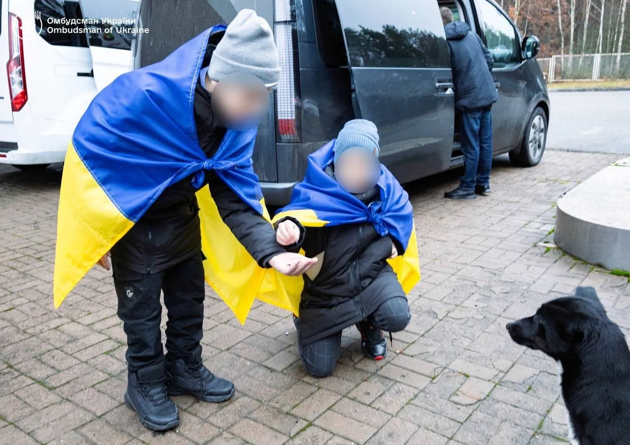 Перед святом Миколая додому повернулися семеро українських дітей