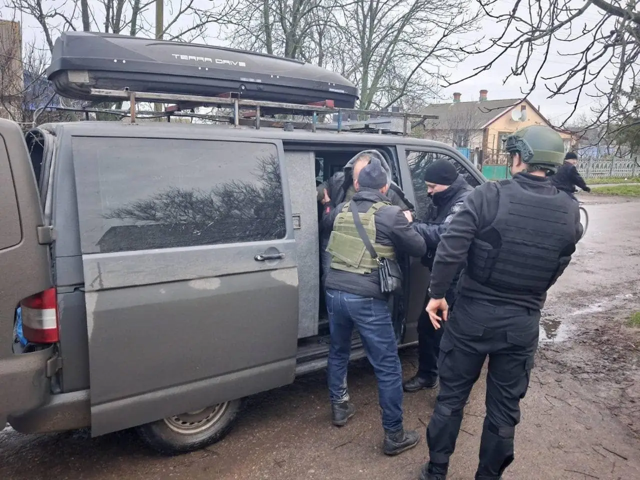 Евакуація під обстрілами: з Берислава вивезли 11 мешканців, двоє потребували негайної допомоги