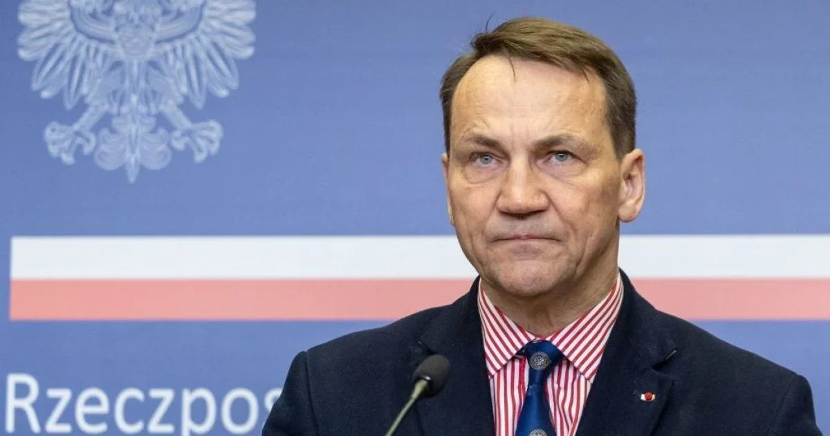 Сікорський та Сіярто продовжують конфлікт у соцмережах через позицію Угорщини щодо Росії