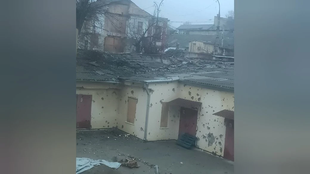 Артилерійський обстріл у Херсоні знову вдарив по музею: пошкоджені зали з експонатами