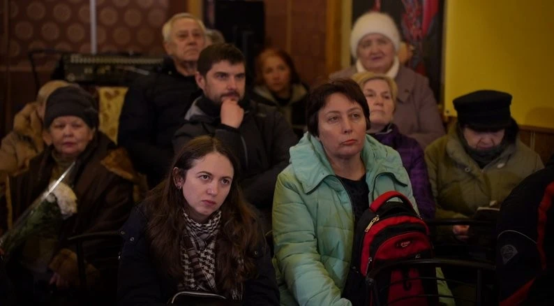Укриття замість кінозалу: у Херсоні показали фільм про повітря, війну та здоров’я містян