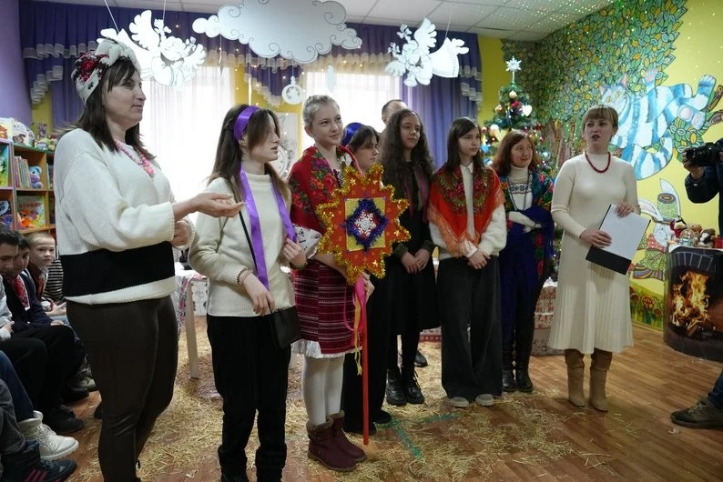 Святвечір у бібліотеці Херсона: дітям показали, як зберігати різдвяні традиції Святвечір у бібліотеці Херсона: дітям показали, як зберігати різдвяні традиції