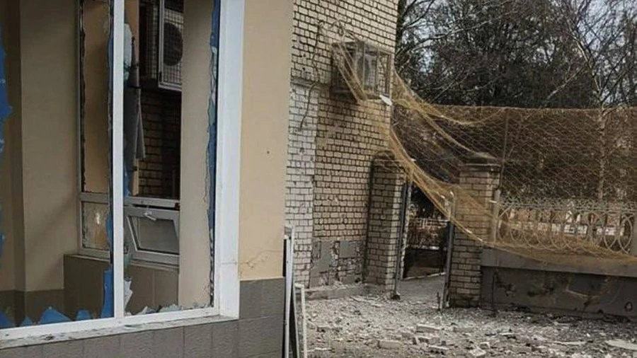 Росіяни обстріляли херсонську лікарню: поранені двоє людей, пошкоджені корпуси
