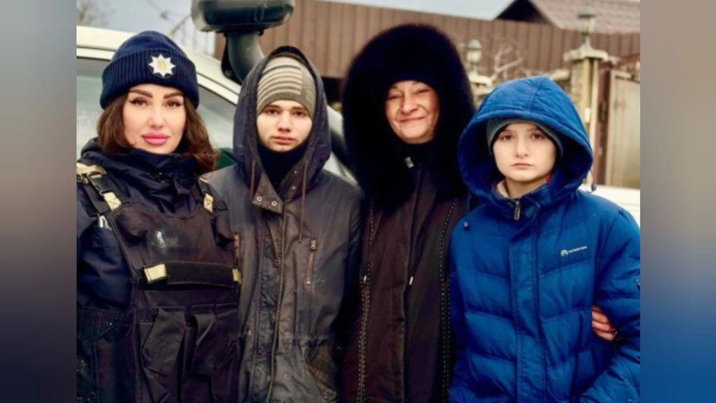 З-під обстрілів – у безпечне місто: на Херсонщині евакуювали родину з дітьми