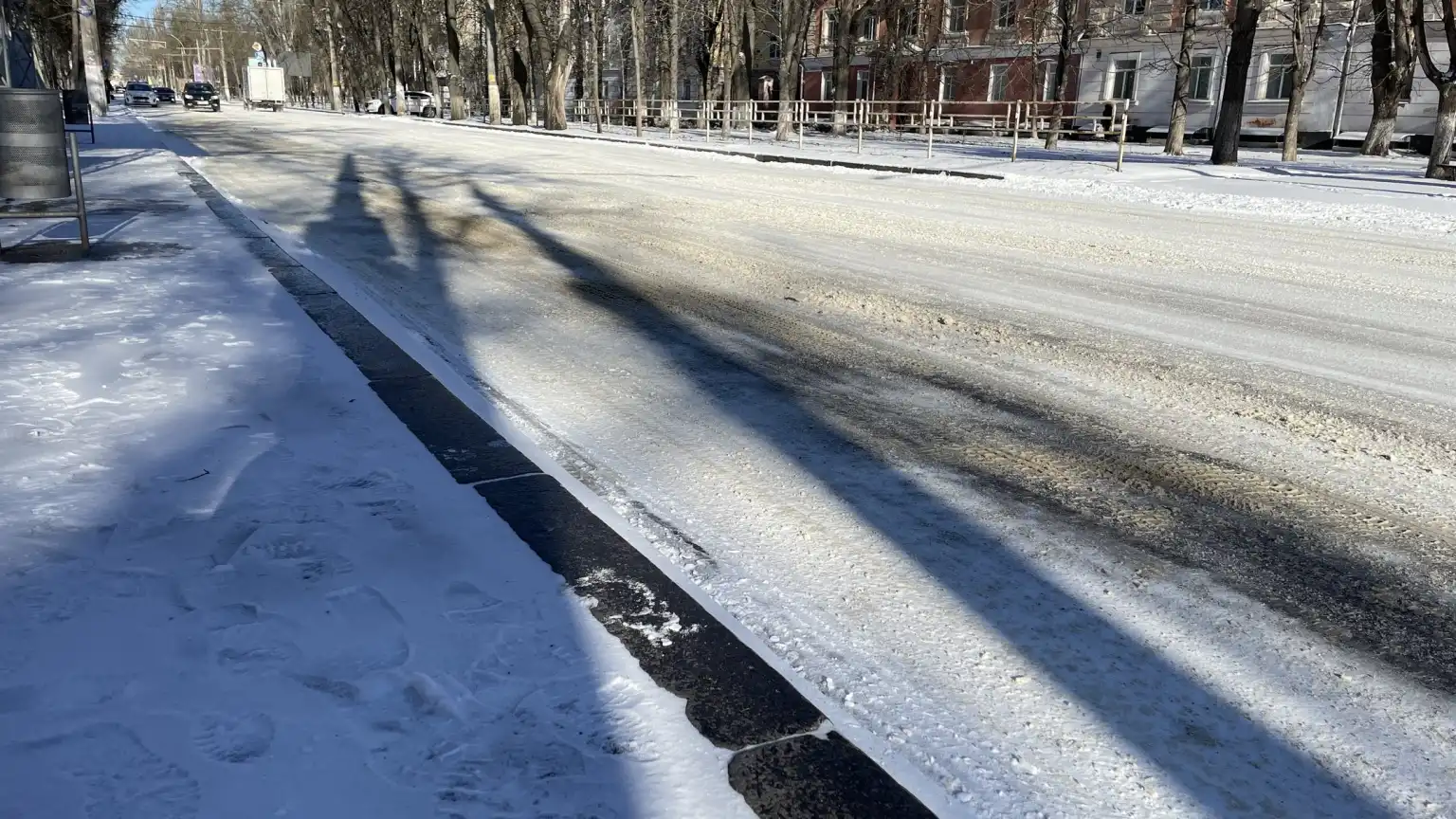 Херсонщина під крижаним прицілом: ожеледиця та дощ паралізують дороги