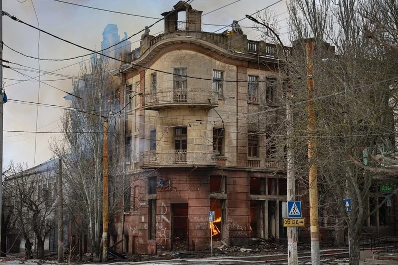 Історична втрата у Херсоні: готель із янголами згорів під час обстрілу