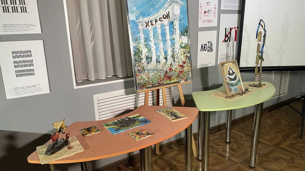 Коли уламки розповідають: у Херсоні створили виставку з руїн війни