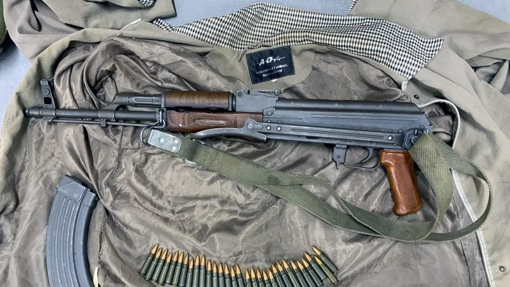 Автомат за сорок тисяч: у Херсоні поліція затримала чоловіка за продаж зброї