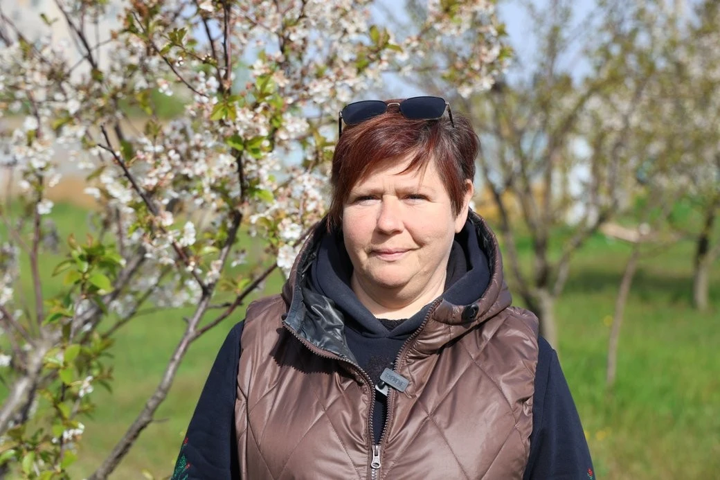 Під обстрілами, але з надією на врожай: у Херсоні вирощують новий фруктовий парк