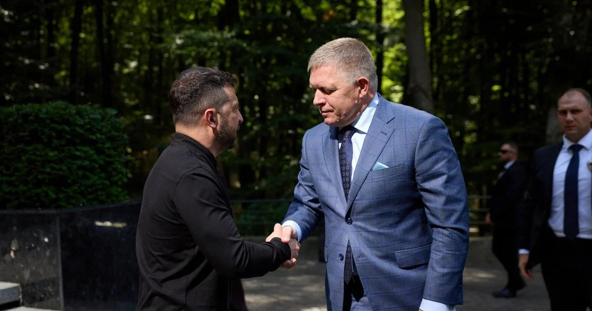 Зеленський і Фіцо домовилися про міжурядову зустріч під час переговорів у Єревані