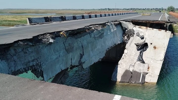 Транспортний колапс окупантів: ЗСУ розбили логістичні шляхи росіян на Херсонщині