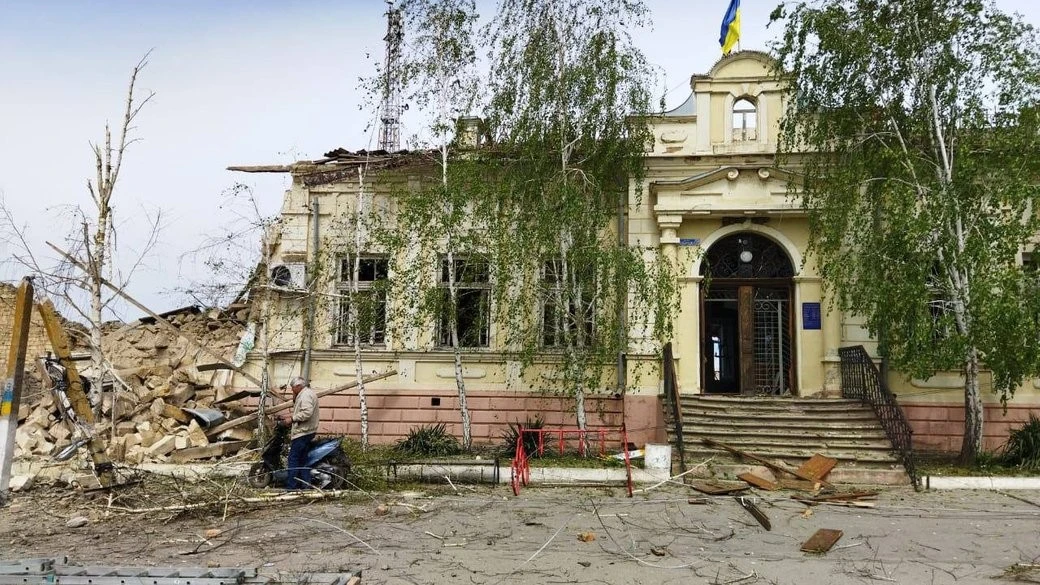 Примусове спасіння через суд: на Херсонщині батьки тримають трьох дітей під обстрілами без світла
