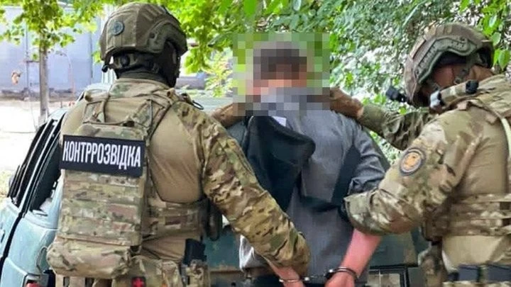 Підпільна торгівля зброєю з окупації: у Херсоні затримали підозрюваного